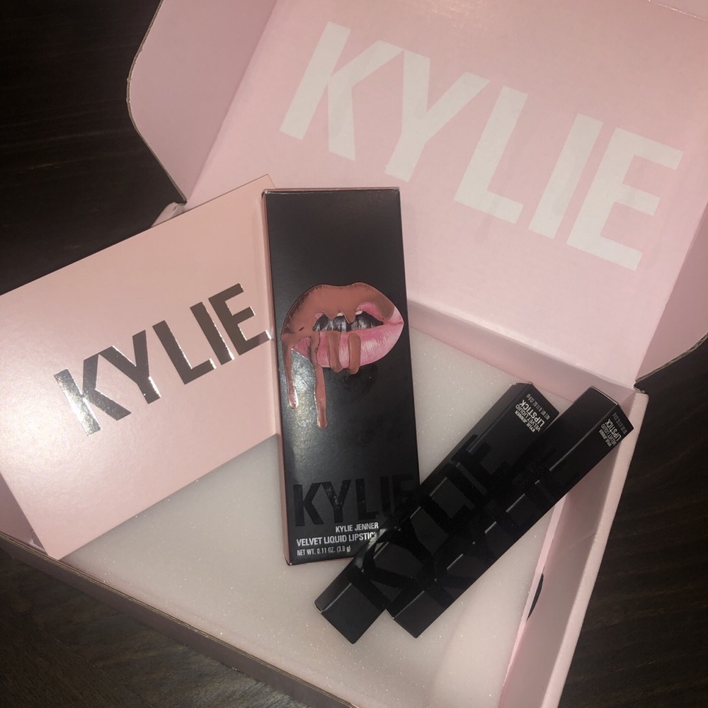 Kylie Cosmetic lipkit